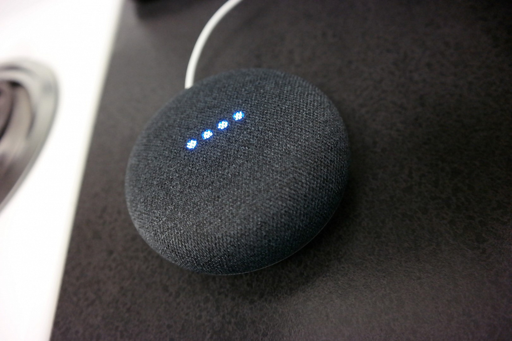 Умная колонка Google Home Mini (Black) купить в интернет-магазине icover