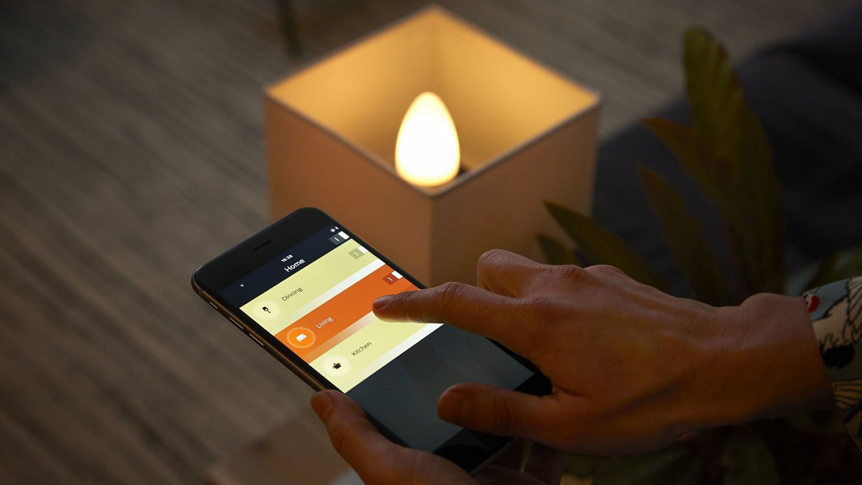 Умная светодиодная лампа Philips Hue White Ambiance E14 (White) купить в интернет-магазине icover
