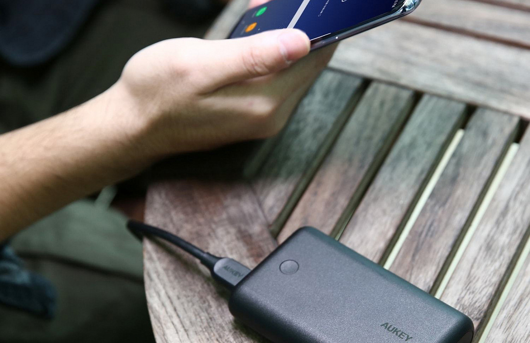 Внешний аккумулятор Aukey Power Bank (PB-XD10) 10050 mAh USB-C (Black) купить в интернет-магазине icover