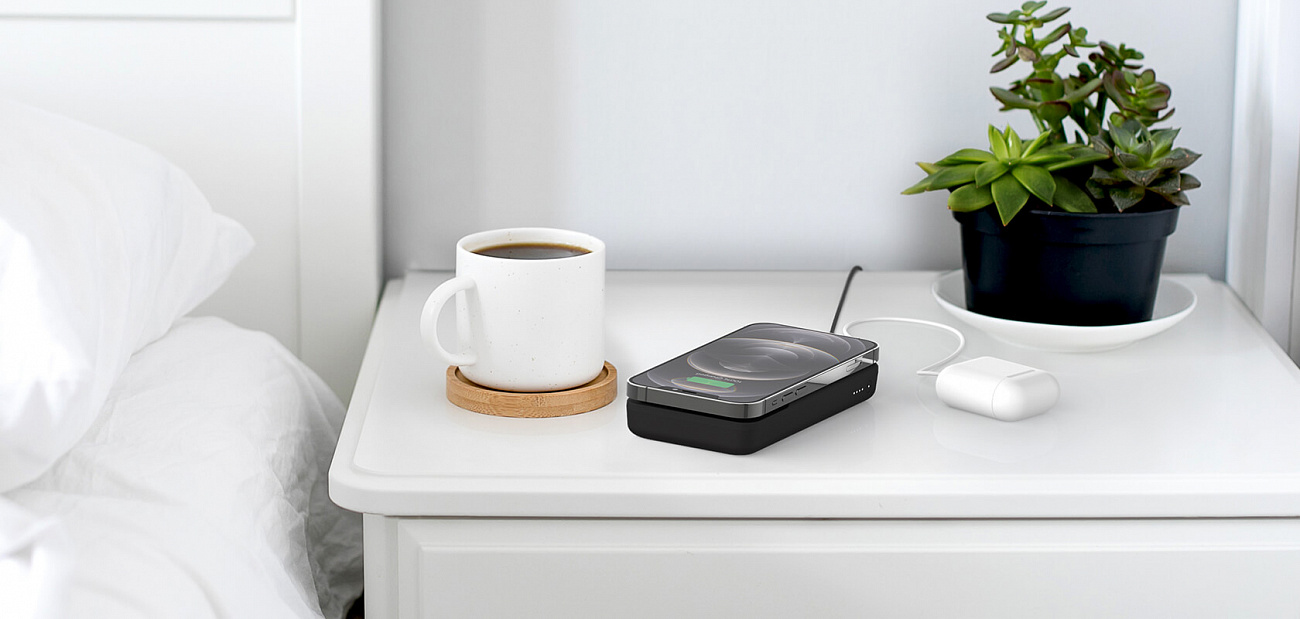 Внешний аккумулятор Belkin Magnetic Wireless 10000mAh (BPD001btBK) для iPhone 12 (Black) купить в интернет-магазине icover