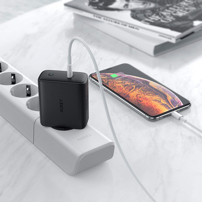 Сетевое зарядное устройство Aukey 60W PD Wall Charger with GaN Power Tech (Black) купить в интернет-магазине icover