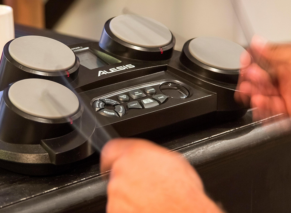 Электронная ударная установка Alesis Compactkit 4 (Black) купить в интернет-магазине icover