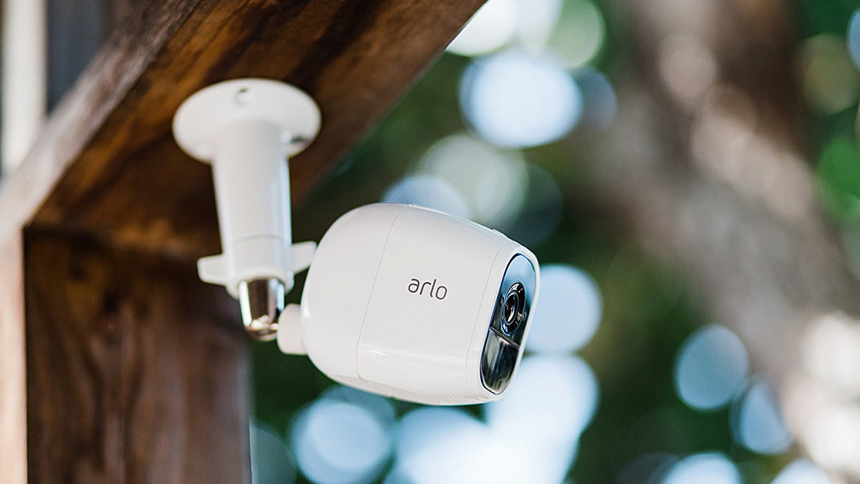 Комплект видеонаблюдения Netgear Arlo Pro 2 с двумя камерами (White) купить в интернет-магазине icover
