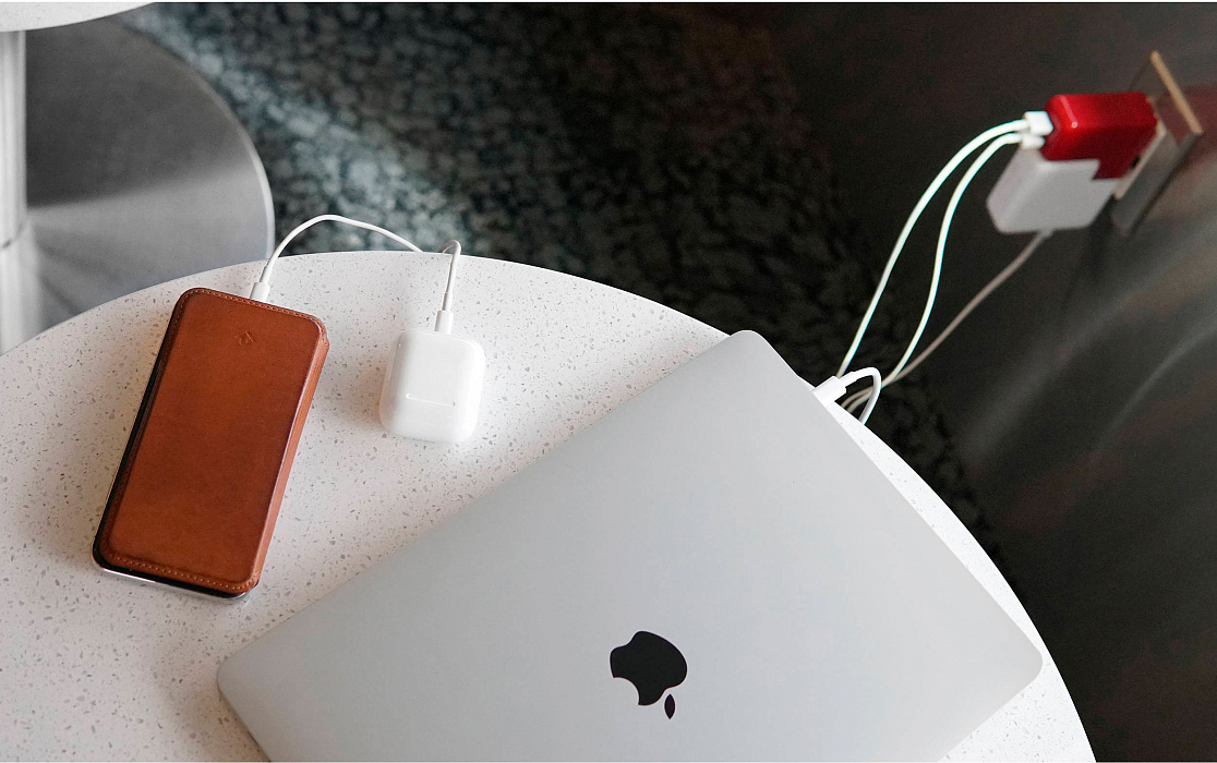 Сетевое зарядное устройство Twelve South PlugBug Duo (12-1706) для MacBook (Red) купить в интернет-магазине icover