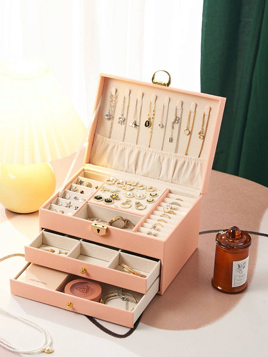 Купить шкатулка для украшений ridberg 2 ящика (pink) в Москве. В нашем каталоге интернет-магазина icover.ru вы можете ознакомиться с ценами, подробным описанием, фотографиями и техническими характеристиками. Низкие цены. Высокое качество. Доставка по России. Заказать товары по телефону +7(495)229-39-50 Шкатулка для украшений Ridberg 2 ящика (Pink) купить в интернет-магазине icover