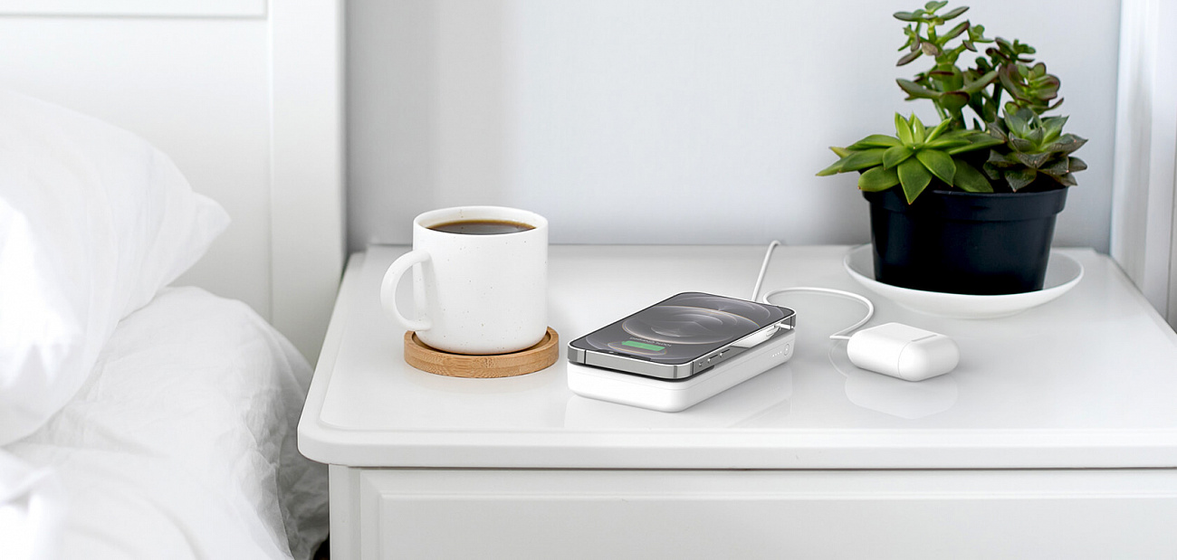 Внешний аккумулятор Belkin Magnetic Wireless 10000mAh (BPD001btWH) для iPhone 12/iPhone 13 (White) купить в интернет-магазине icover