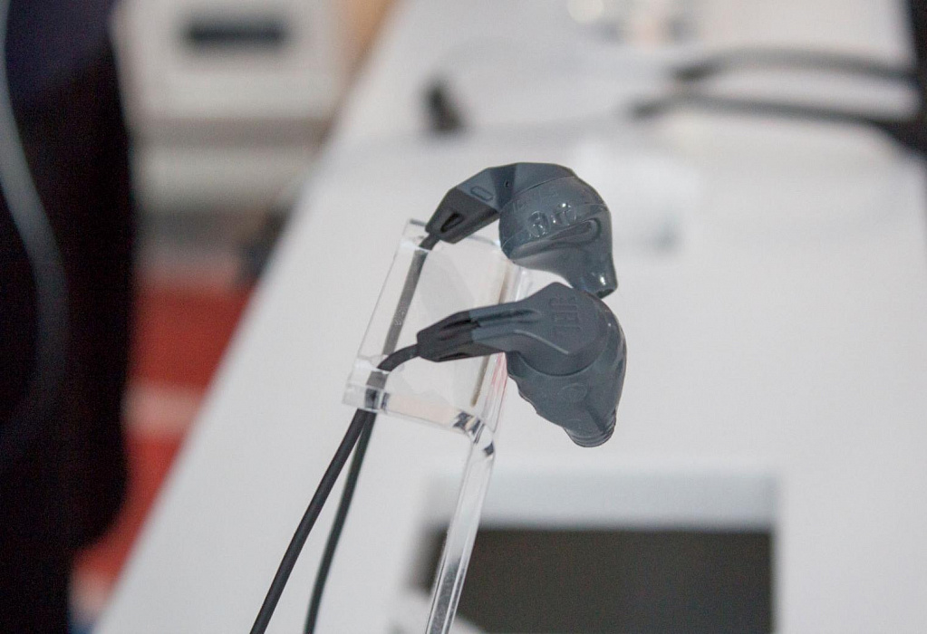 Спортивные наушники JBL Grip 100 (Charcoal Grey) купить в интернет-магазине icover