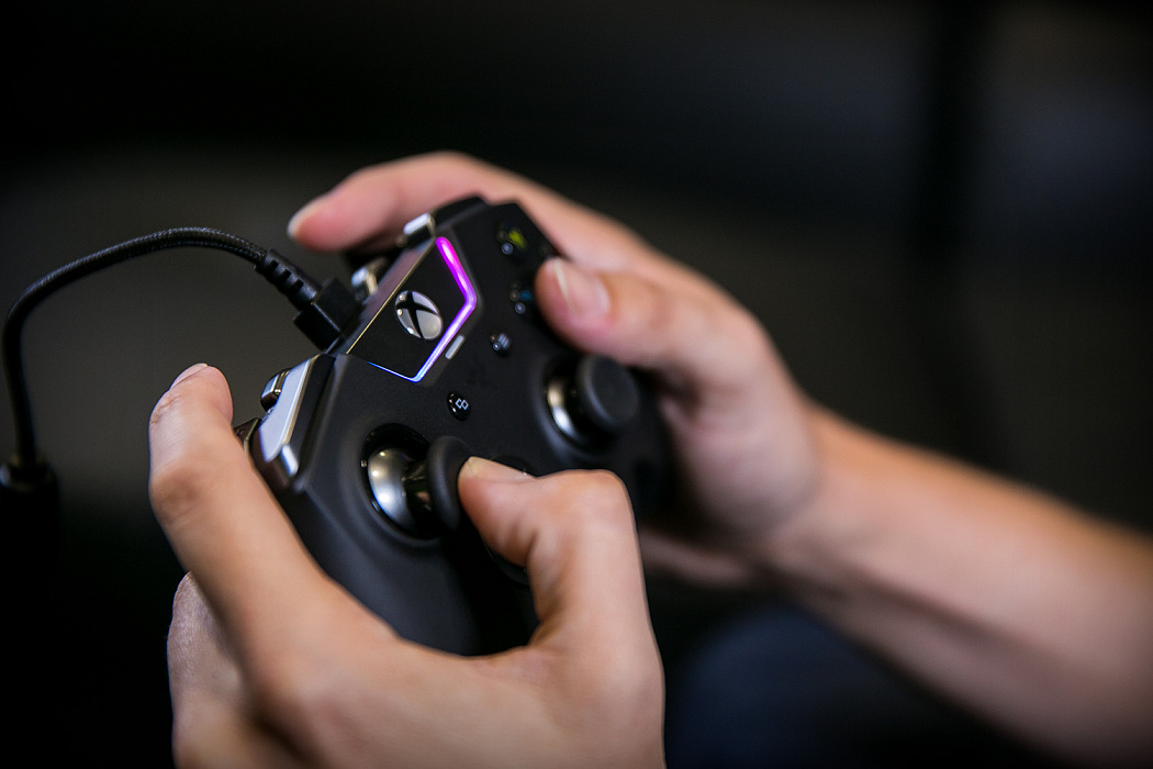 Геймпад Razer Wolverine Ultimate RZ06-02250100-R3M1 (Black) купить в интернет-магазине icover