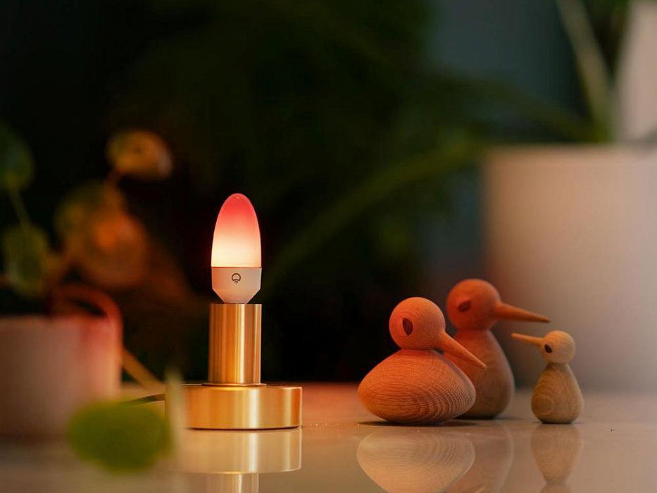 Умная лампа LIFX Candle Colour E14 (LCCE14IN) купить в интернет-магазине icover