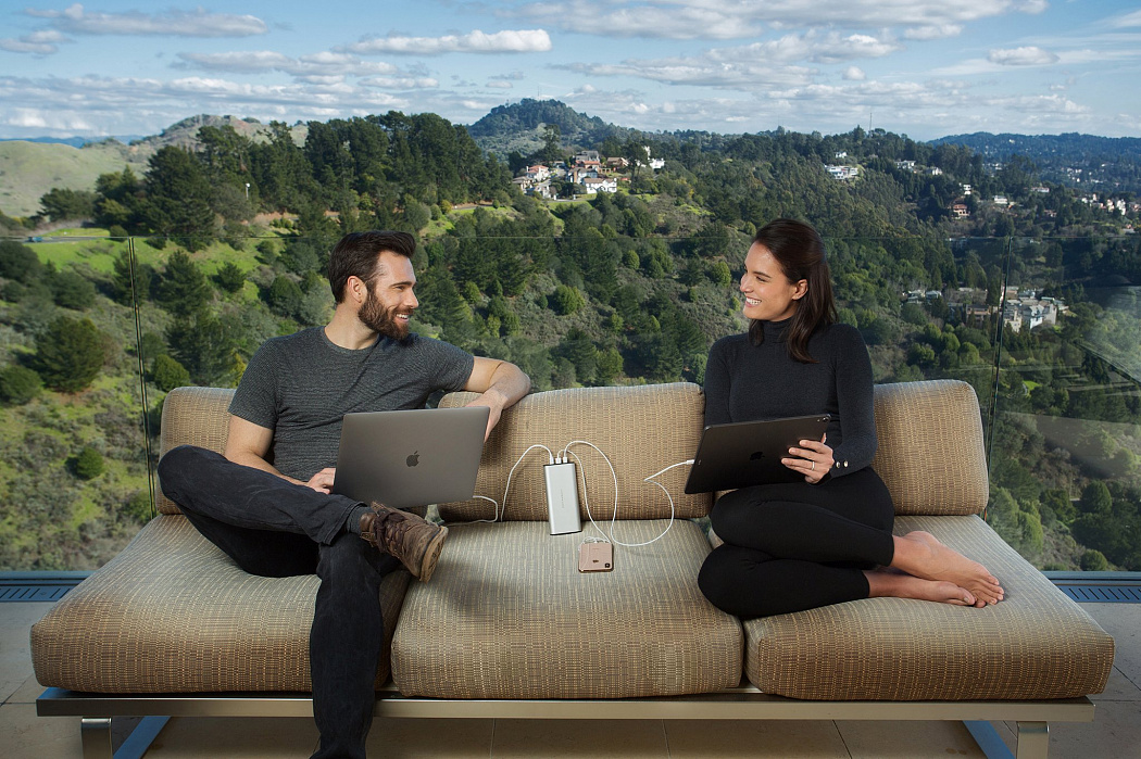 Портативный аккумулятор HyperJuice HJ307 130W USB-C 27000 mAh PD (Silver) купить в интернет-магазине icover