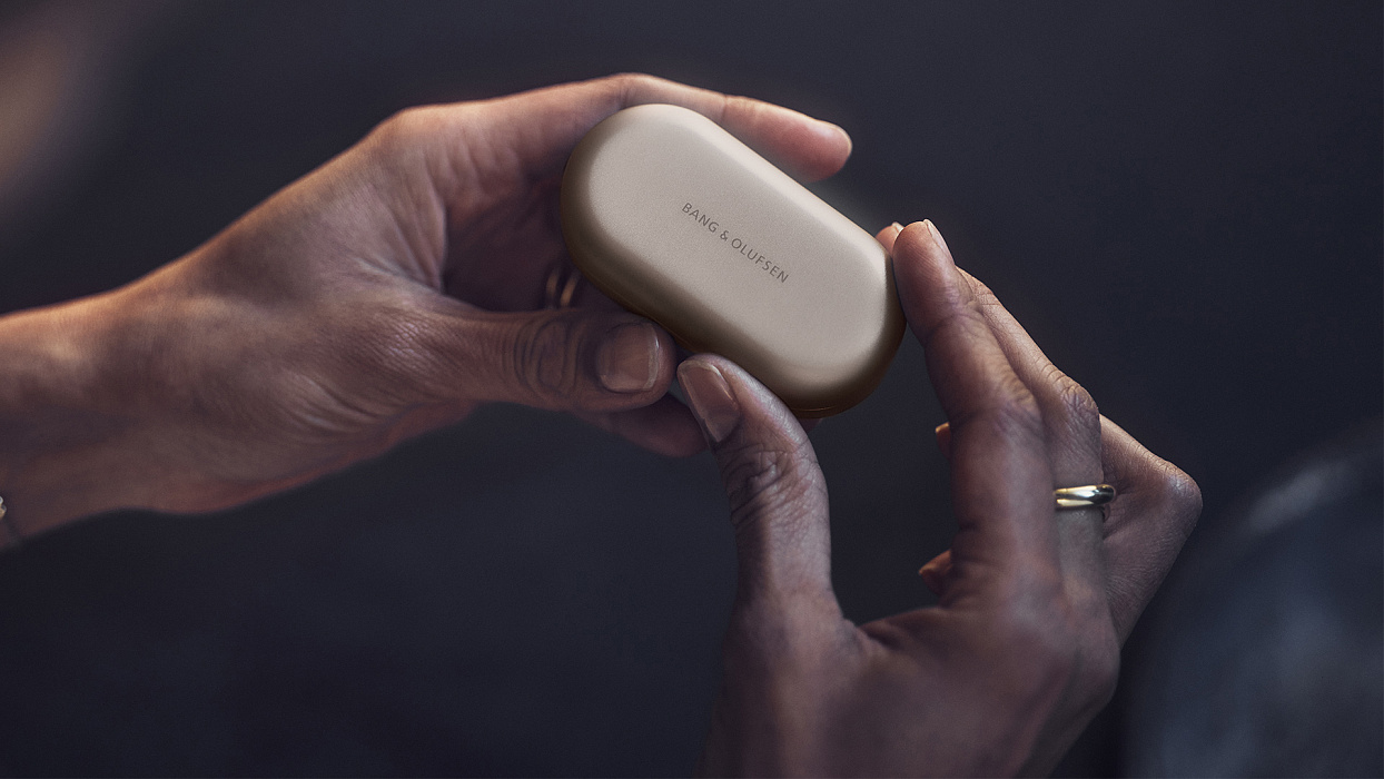 Беспроводные наушники Bang & Olufsen BeoPlay EQ (Sand) купить в интернет-магазине icover
