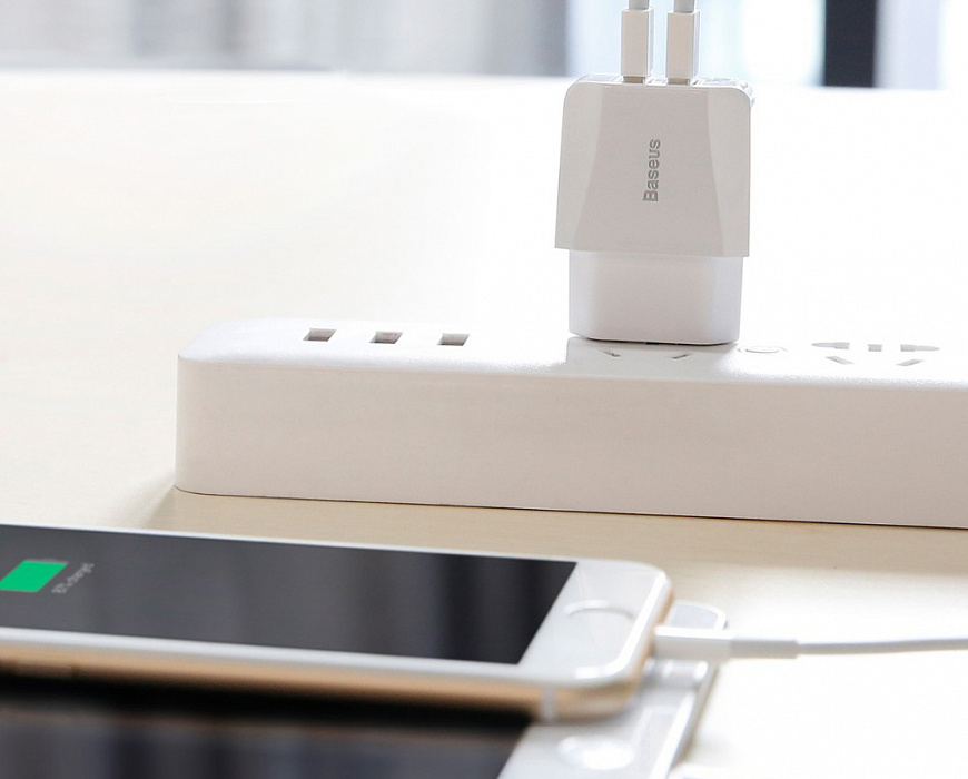 Сетевое зарядное устройство Baseus Mini Dual-U Charger (CCALL-MN02) 2xUSB 2.1A (White) купить в интернет-магазине icover